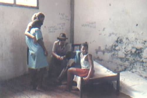 Registro na prisão juvenil de Salvador em 1988, no início da experiência que daria origem à Fundação.